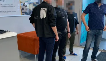 Майже мільйон гривень «на відкатах» за медичні маски для військовослужбовців: суд обрав запобіжний захід трьом членам злочинної групи